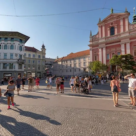 Fine Two Bedroom Trdinova Appartement Ljubljana